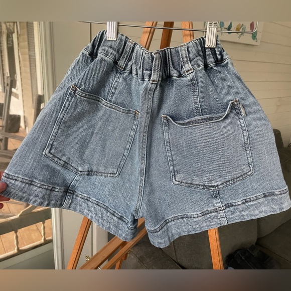 Denim shorts with scrunch waistband - Picture 3 of 5